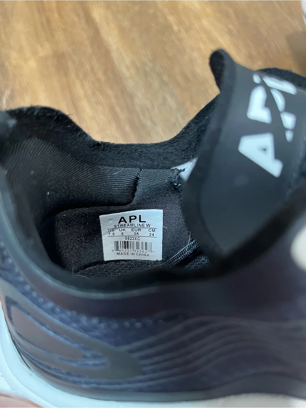 APL Steamline Black to Ivory Running Shoe Size 7.5